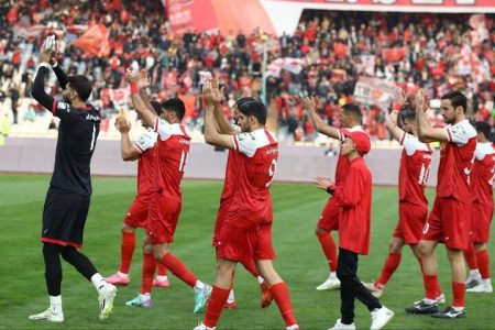 دردسر «آزادی» ۱۰ بازیکن تاثیرگذار و سرمربی پرسپولیس در پایان فصل