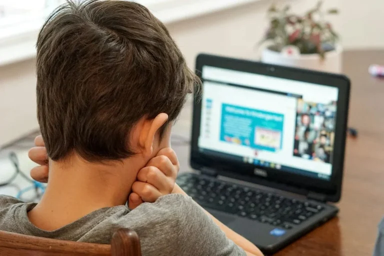 آموزش زبان با کارتون انگلیسی برای کودکان ۱۰ ساله