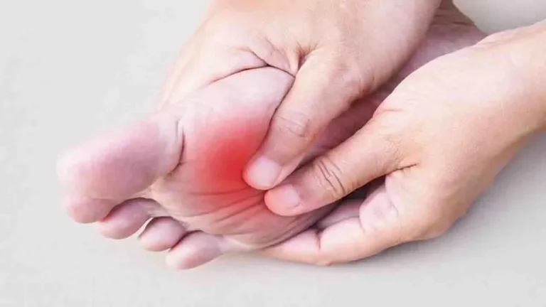 علت داغ شدن کف پا در شب چیست و بهترین درمان آن کدام است؟