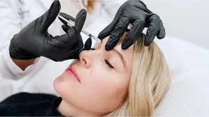 بعد از تزریق بوتاکس، تا چند ساعت نباید سرتان را خم کنید؟