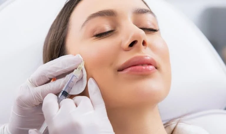 پوست بعد از تزریق بوتاکس، تا چند ساعت نباید سرتان را خم کنید؟