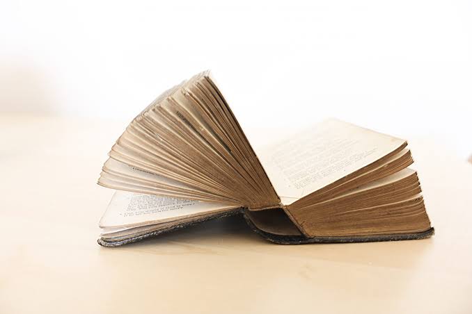 مقایسه تجربه مطالعه ترجمه و متن اصلی یک کتاب