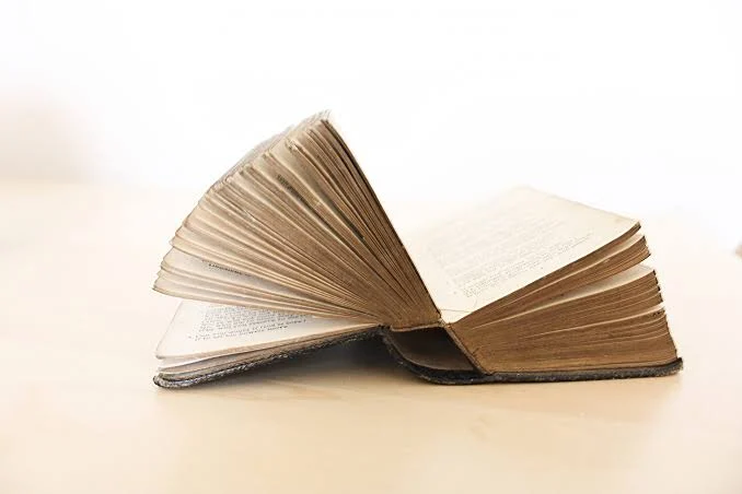 مقایسه تجربه مطالعه ترجمه و متن اصلی یک کتاب